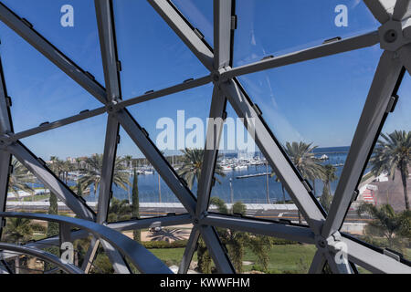 ST. PETERSBURG, USA - févr 16, 2017 : Musée de Salvador Dali à Saint-Pétersbourg, en Floride, USA. Salvator Dali - artiste. Le musée possède une des plus grandes collec Banque D'Images