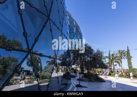 ST. PETERSBURG, USA - févr 16, 2017 : Musée de Salvador Dali à Saint-Pétersbourg, en Floride, USA. Salvator Dali - artiste. Le musée possède une des plus grandes collec Banque D'Images