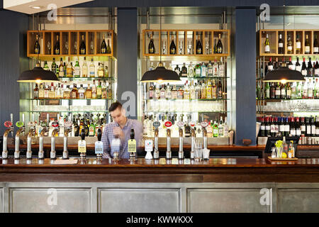 Le pub et restaurant Beaufort à Colindale, au nord de Londres, Angleterre Banque D'Images