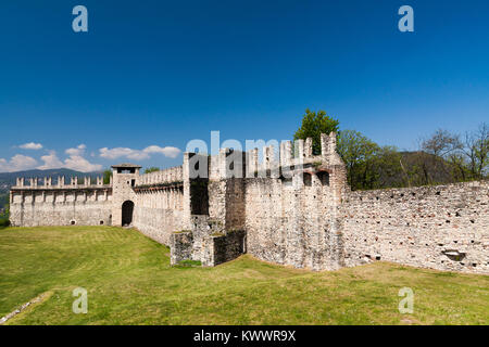 Rocca di Angera Borromeo, Angera, Italie. Banque D'Images