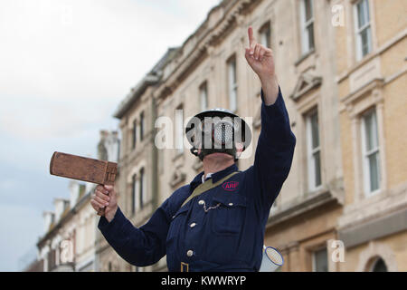 Par mesure de protection de l'air (ARP) directeur, tel que représenté par l'historien et l'organisateur de l'histroic Pycroft Ian pendant le week-end de Lowestoft 1940. Banque D'Images