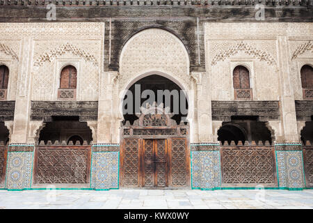 La Medersa Bou Inania est une madrasa de Fes, Maroc. Medersa Bou Inania est reconnu comme un excellent exemple d'architecture Marinid. Banque D'Images