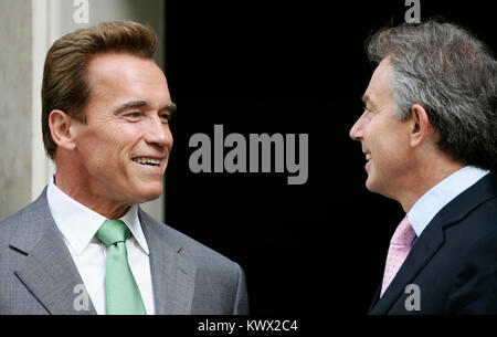 Arnold Schwarzenegger rencontre le Premier ministre britannique Tony Blair au 10 Downing Street, Londres. 26 juin 2017. Banque D'Images