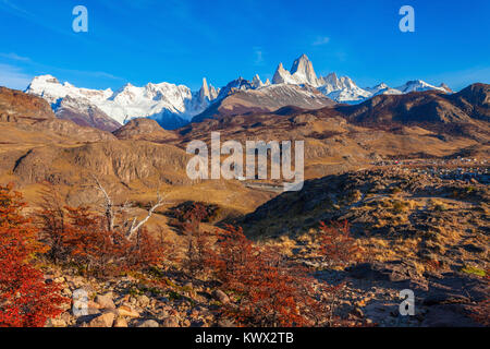 Le mont Fitz Roy (également connu sous le nom de Cerro Chaltén) vue aérienne. Fitz Roy est une montagne située près de El Chaltén, dans le sud de la Patagonie, à la frontière bet Banque D'Images