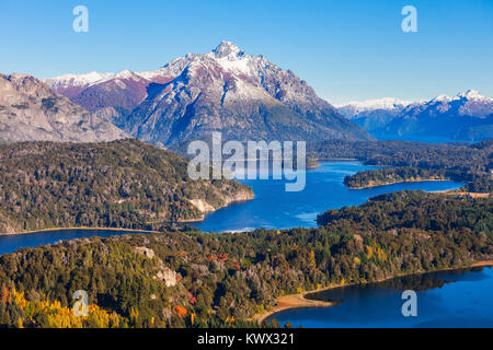 Le Parc National Nahuel Huapi vue aérienne du point de vue du Cerro Campanario à Bariloche, en Patagonie en Argentine. Banque D'Images