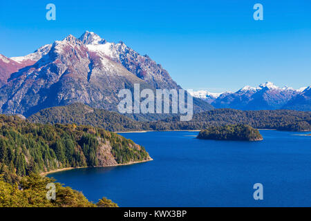 Tronador Mountain et le Lac Nahuel Huapi, Bariloche. Tronador est un stratovolcan éteint dans le sud des Andes, situé près de la ville argentine de Bar Banque D'Images