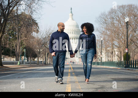 Un jeune couple dans l'amour à Washington, DC Banque D'Images