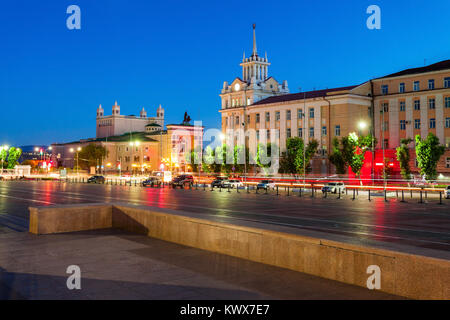 Langue bouriate State Academic Opera and Ballet Theatre et Dom Radio (Radio House) dans Ulan-Ude, la République de Bouriatie, en Russie Banque D'Images