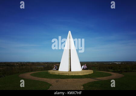 La pyramide de lumière à Campbell Park, Milton Keynes, Buckinghamshire, Angleterre Banque D'Images