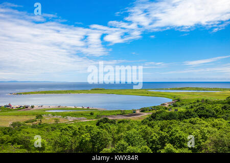 L'île Russky vue panoramique aérienne. L'Île Russky est une île au large de Vladivostok en Flandre orientale, la Russie dans le golfe de Pierre le Grand, la mer du Japon. Banque D'Images