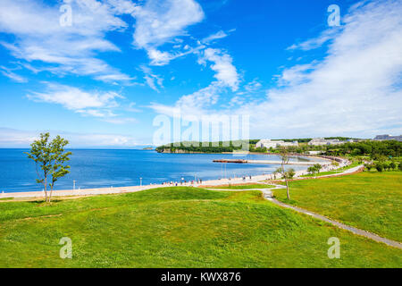 L'île Russky vue panoramique aérienne. L'Île Russky est une île au large de Vladivostok en Flandre orientale, la Russie dans le golfe de Pierre le Grand, la mer du Japon. Banque D'Images