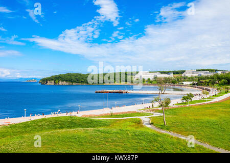 L'île Russky vue panoramique aérienne. L'Île Russky est une île au large de Vladivostok en Flandre orientale, la Russie dans le golfe de Pierre le Grand, la mer du Japon. Banque D'Images