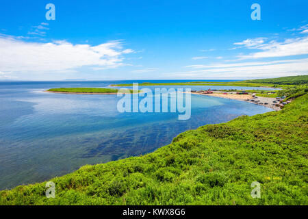 L'île Russky vue panoramique aérienne. L'Île Russky est une île au large de Vladivostok en Flandre orientale, la Russie dans le golfe de Pierre le Grand, la mer du Japon. Banque D'Images