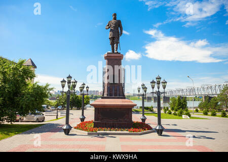 Alexandre III Monument et le premier pont sur l'Ob est situé sur la digue de la rivière Ob dans le parc 'ville' à Novossibirsk, Russie Banque D'Images