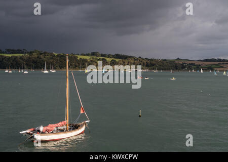 Moody ciel d'orage sur Instow et la rivière Torridge dans le Nord du Devon. Prises d'AppledoreRoy légende Riley Banque D'Images