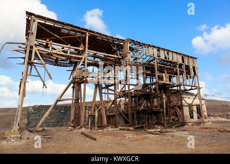 Vestiges de l'ingénieur des mines de sel les baies de chargement à Pedra de Lume, sur la côte est de l'île de Sal, Salinas, Cap Vert, Afrique. Banque D'Images