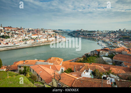 Porto et Vila Nova de Gaia au Portugal. Banque D'Images