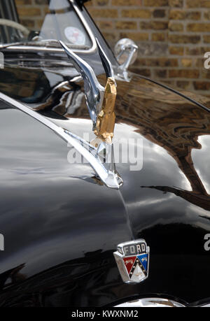 1950 Custom Fordor sedan ou 'classique' de boites à Ford voiture américaine Banque D'Images