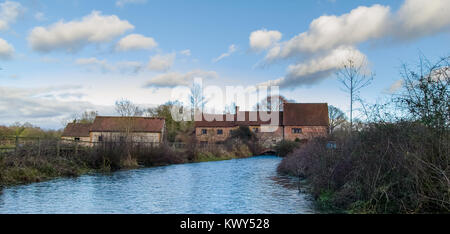 Ovington Moulin en Vallée d'Itchen - un superbe lit Chalk River et des cours d'élevage et de la pêche à la truite Banque D'Images