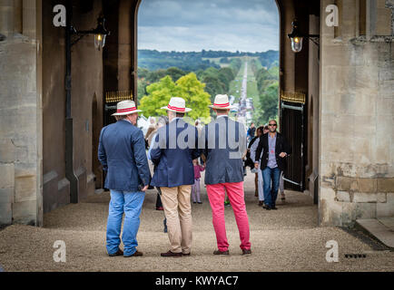 3 membres du Concours d'élégance admirez la vue sur la longue marche de la Copper Horse 3 miles Banque D'Images