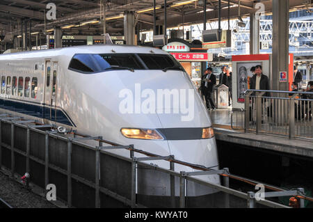 Japon - 18 mars 2009 : le Japon en Shinkansen, le train. Le Shinkansen est un réseau de lignes ferroviaires à grande vitesse au Japon. Banque D'Images