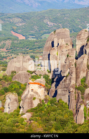 Le monastère de Saint Nicolas Anapausas à Météores. Meteora est l'un des plus grands complexes de l'est construit monastères orthodoxes en Grèce. Banque D'Images