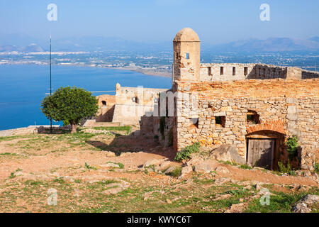 Palamidi est une forteresse à l'Est de l'Acronauplia dans la ville de Nauplie, dans le Péloponnèse, région du sud de la Grèce. Niché sur la crête de colline, f Banque D'Images