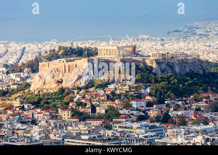 Le temple du Parthénon vue panoramique aérienne. Temple du Parthénon est un ancien temple grec sur l'acropole d'Athènes en Grèce, dédié à la déesse à Banque D'Images