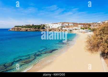 Plage d'Agios Stefanos sur l'île de Mykonos, Cyclades, en Grèce. Banque D'Images