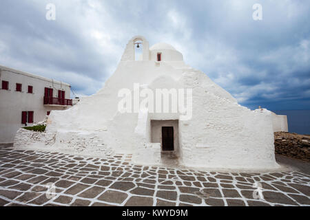 L'église de Panagia Paraportiani est situé dans le quartier de Kastro, dans la ville de Chora, île de Mykonos en Grèce Banque D'Images