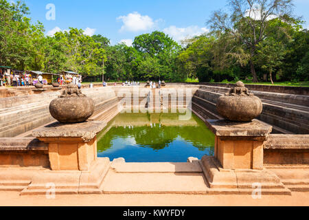 Kuttam Pokuna étangs jumeaux - l'un des meilleur spécimen de réservoirs de baignade dans l'ancien royaume d'Anuradhapura, Sri Lanka Banque D'Images