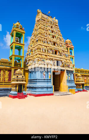 L'Alvar Vallipuram ou Valipura Aalvar Vishnu Kovil est un temple hindou près de Jaffna, au Sri Lanka. L'Alvar Vallipuram Kovil est considéré comme l'un des plus anciens H Banque D'Images