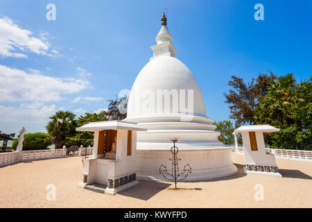 Dambakola Patuna Sri Sangamitta Viharaya Temple est un temple bouddhiste près de Jaffna, au Sri Lanka Banque D'Images