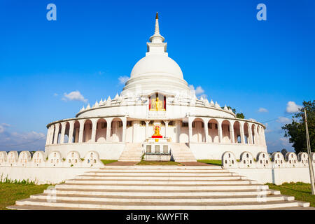 La Pagode de la paix ou d'Ampara Sama Ceitya Ampara est l'un d'un certain nombre de pagodes de la paix japonais dans le monde Banque D'Images