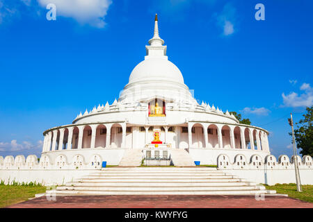 La Pagode de la paix ou d'Ampara Sama Ceitya Ampara est l'un d'un certain nombre de pagodes de la paix japonais dans le monde Banque D'Images