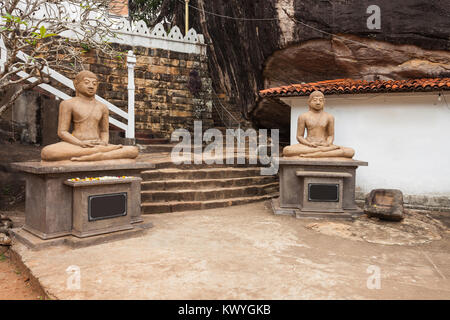 L'Aluvihara Rock Temple ou Alu Vihara Matale est un temple bouddhiste situé dans le district de Matale Aluvihare, Sri Lanka Banque D'Images