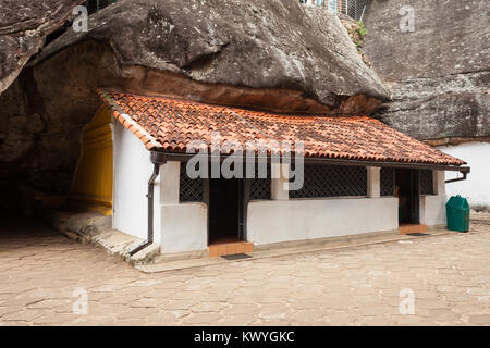 L'Aluvihara Rock Temple ou Alu Vihara Matale est un temple bouddhiste situé dans le district de Matale Aluvihare, Sri Lanka Banque D'Images