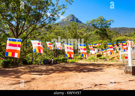 Adams Peak ou Sri Pada est une haute montagne au Sri Lanka. Adams pic est bien connu pour le Temple Sri Paadaya avec empreinte de Bouddha sacré bouddhiste en t Banque D'Images