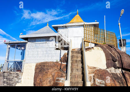 Temple Sri Pada ou Paadaya avec empreinte de Bouddha sacré dans la tradition bouddhiste sur la pointe Adams haut. Adams Peak ou Sri Pada est un grand et saint mountai Banque D'Images