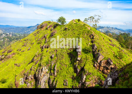 Vue panoramique aérienne à peu Adams Peak. Peu d'Adams Peak est situé dans Ella, Sri Lanka Banque D'Images