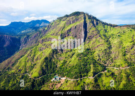 Vue panoramique aérienne de Little Rock Ella de Adams Peak. Peu d'Adams Peak est situé près de la ville de Ella, Sri Lanka. Banque D'Images