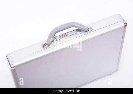 uitcase, aluminium, sécurité, chiffrement, transport, secret, soutiens-gorge, poitrine, documents, gardé, affaires, contrats, scandale, corruption, confiance Banque D'Images
