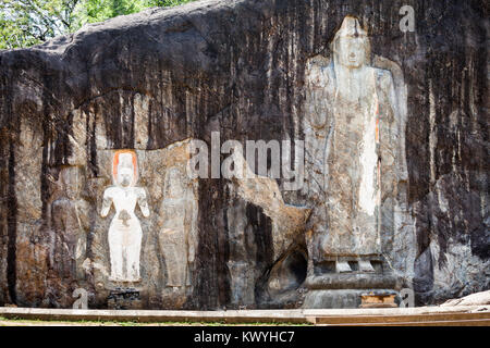 Buduruwagala Sculptures sur roc à l'ancien temple bouddhiste Buduruwagala au Sri Lanka Banque D'Images