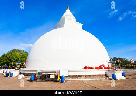 Kiri Vehera est un ancien stupa situé près de Maha Ruhunu Devalaya Kataragama Temple de Kataragama, Sri Lanka Banque D'Images