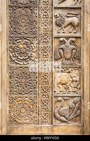 Sculpture Relief motif sur le Temple Gangaramaya extérieur. Temple Gangaramaya est un temple bouddhiste à Colombo, Sri Lanka. Banque D'Images