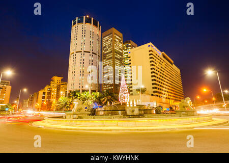Colombo city skyline at night. Colombo est la capitale commerciale et la plus grande ville du Sri Lanka. Banque D'Images
