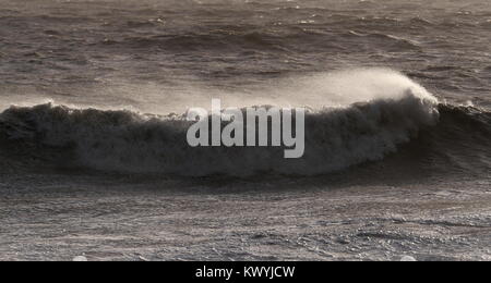 AJAXNETPHOTO. En 2018. WORTHING, Angleterre. - Grosse MER BATTERS COAST - STORMY SEAS CANAL SOULEVÉS PAR LA TEMPÊTE ELEANOR HAMMER LE LITTORAL. PHOTO:JONATHAN EASTLAND/AJAX REF:180401 GX8  509 Banque D'Images