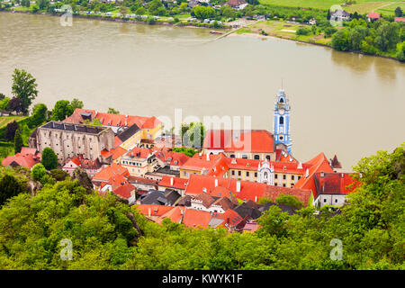 Durnstein vue panoramique aérienne de Durnstein Château. Durnstein est une petite ville située sur le Danube en vallée de la Wachau, en Autriche. Banque D'Images