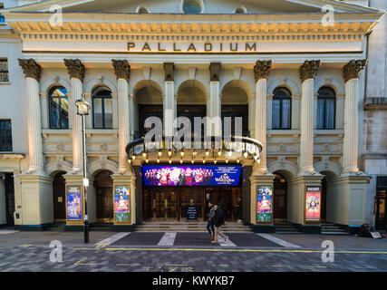 Le London Palladium Theatre, Argyll Street, Soho, Londres, Angleterre, Royaume-Uni. Banque D'Images