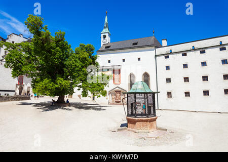 Le Château de Hohensalzburg cour intérieure vers le Hohe Stock et Saint Georges Chapelle dans Salzburg City, Autriche Banque D'Images